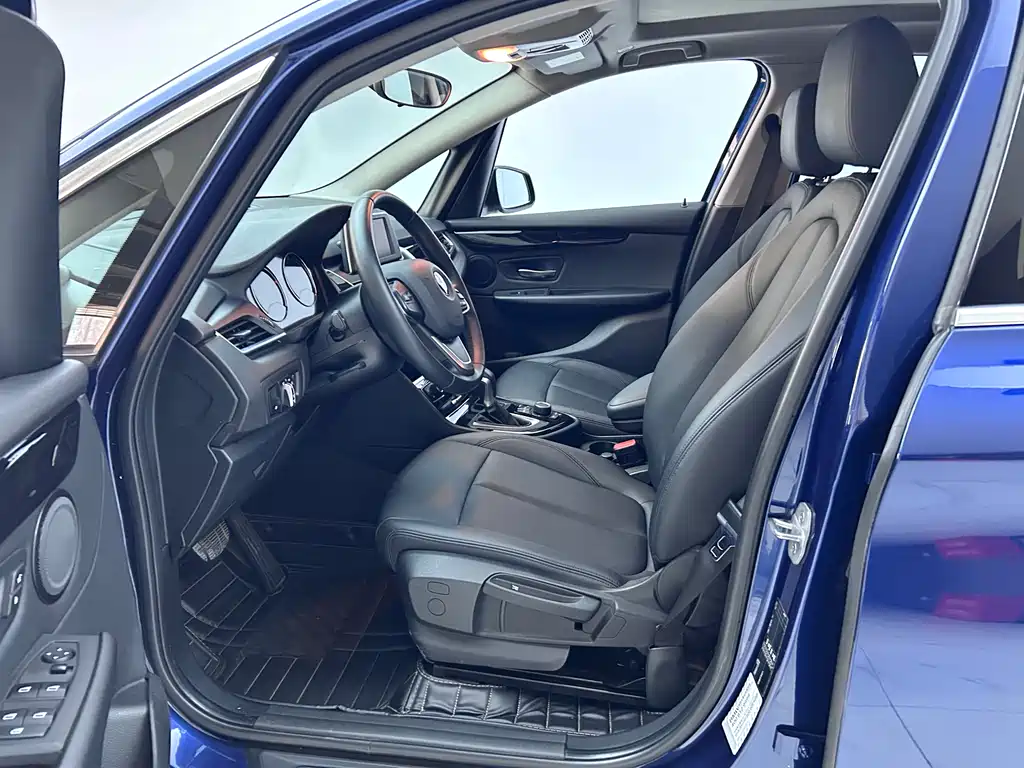 BMW 2 Series Active Tourer — фото 8