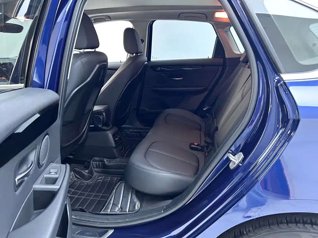 BMW 2 Series Active Tourer — фото 9