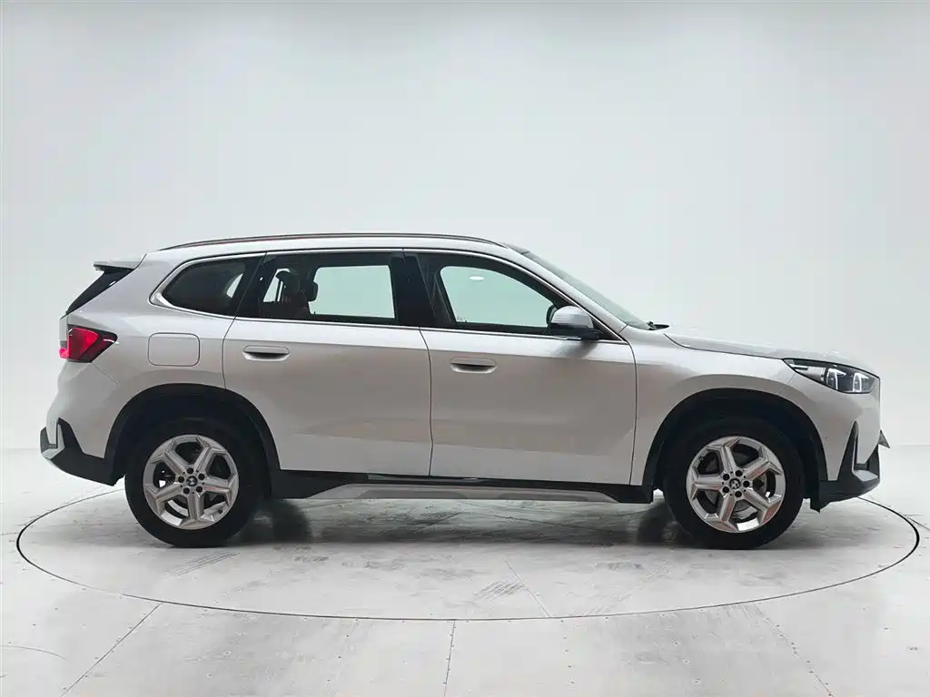 BMW X1 — фото 9