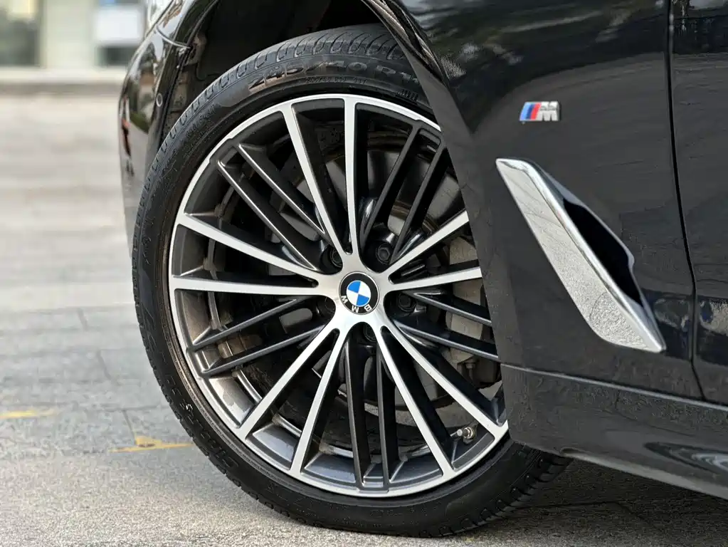BMW 5 Series — фото 11