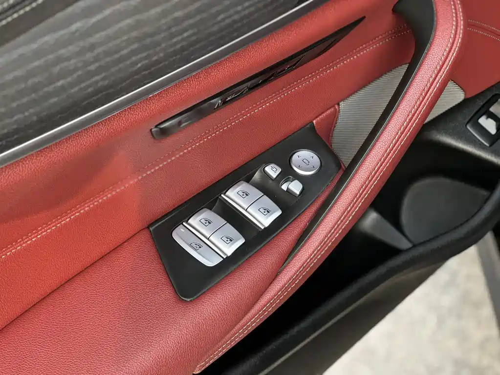 BMW 5 Series — фото 14