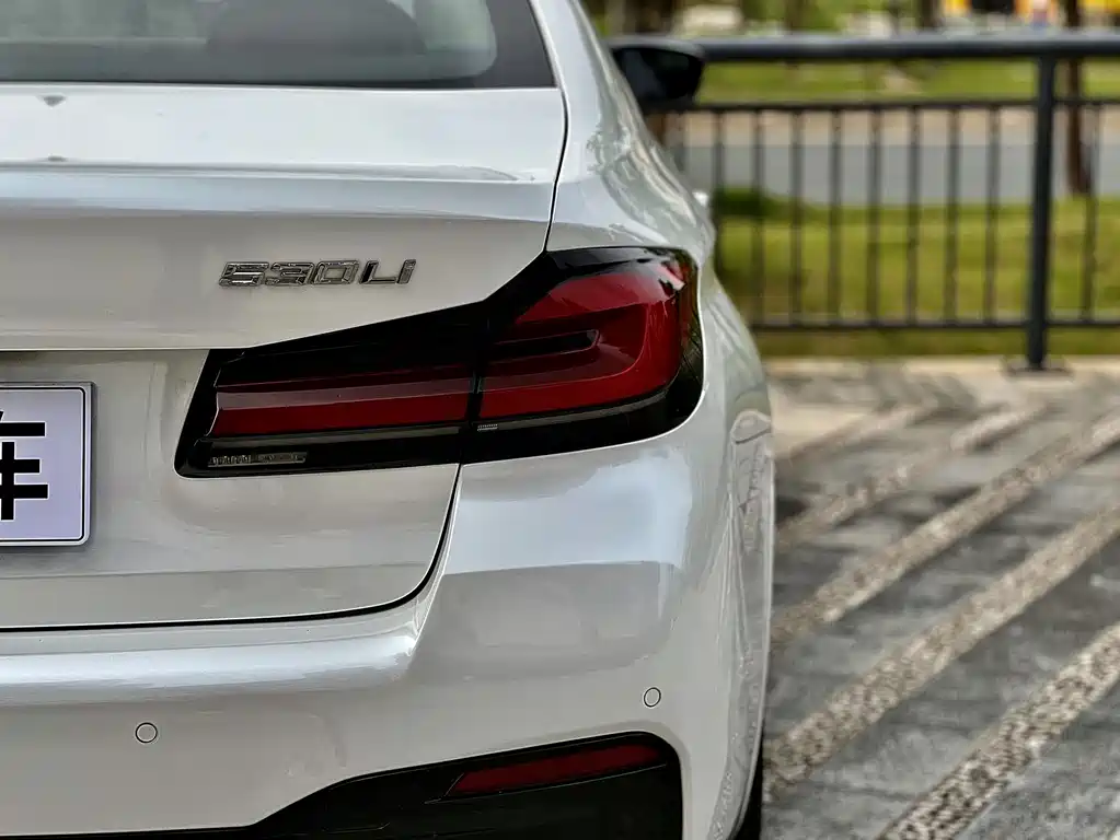 BMW 5 Series — фото 11