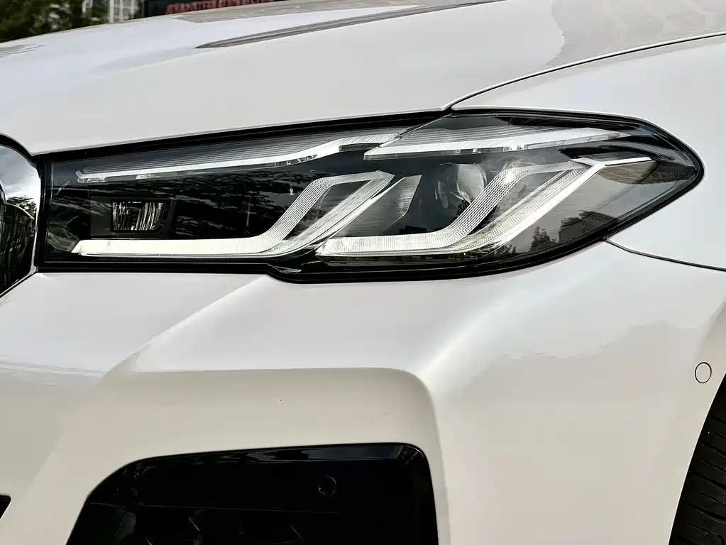 BMW 5 Series — фото 14