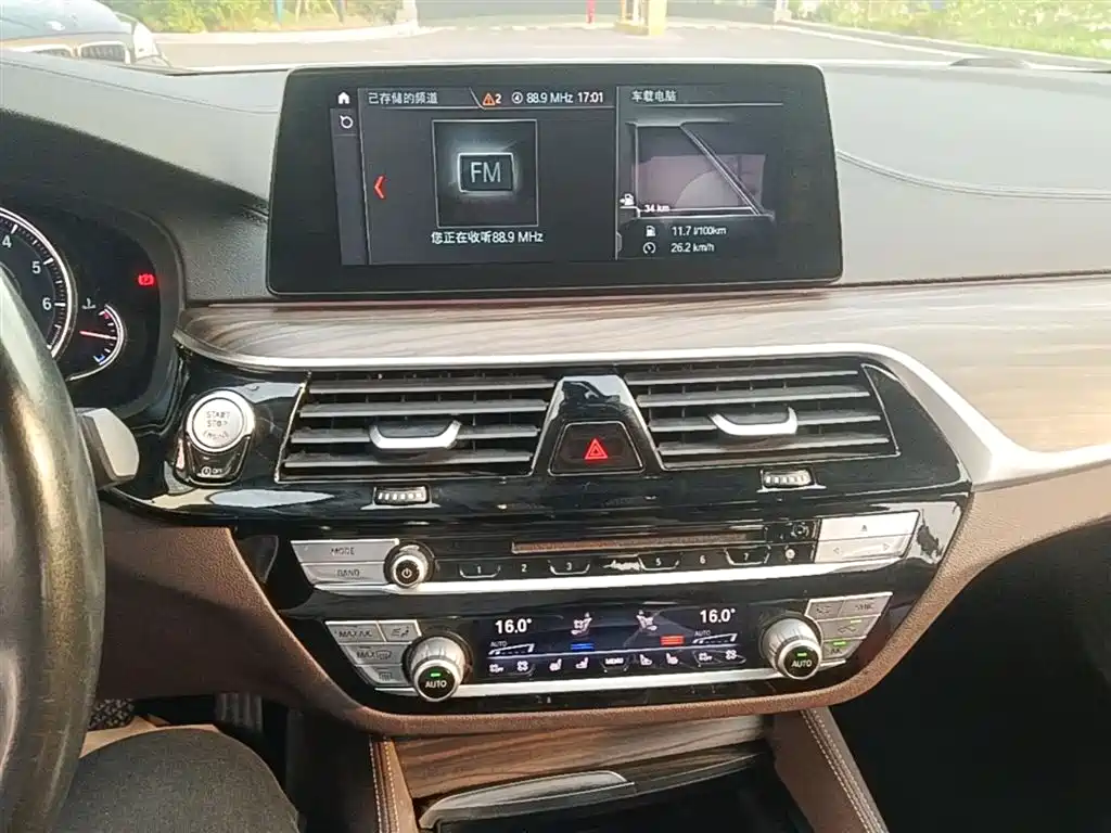 BMW 5 Series — фото 13