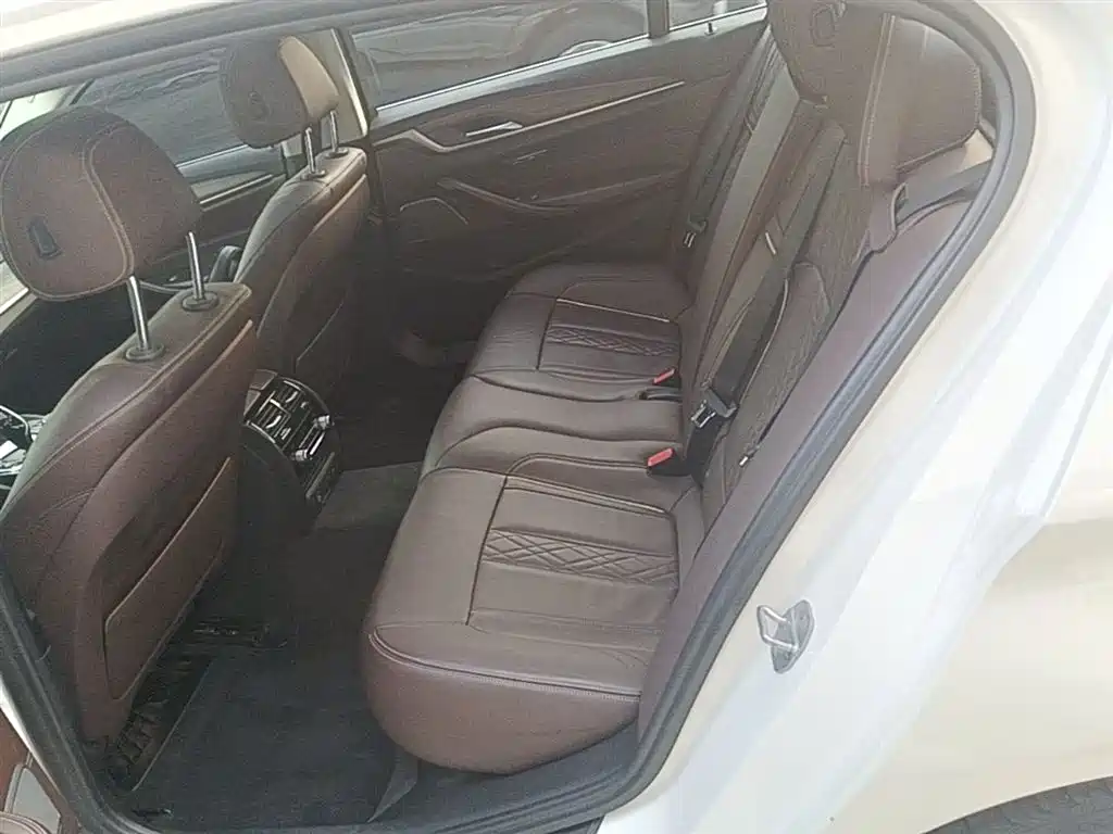 BMW 5 Series — фото 17