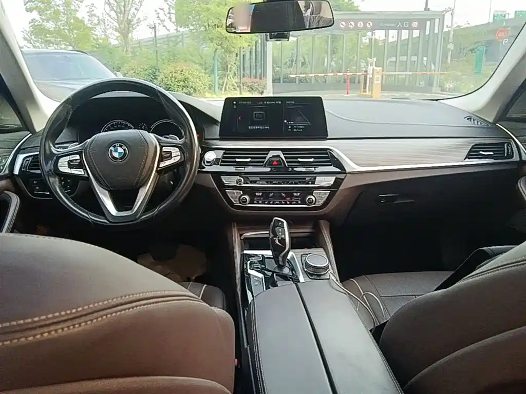 BMW 5 Series — фото 10