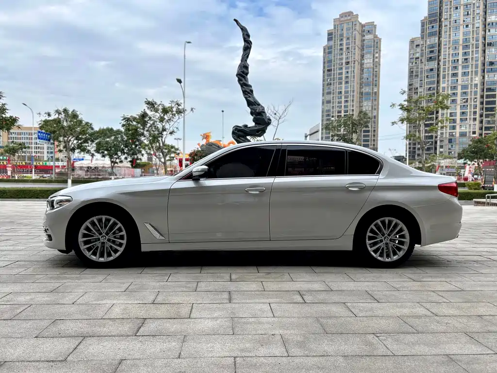 BMW 5 Series — фото 4