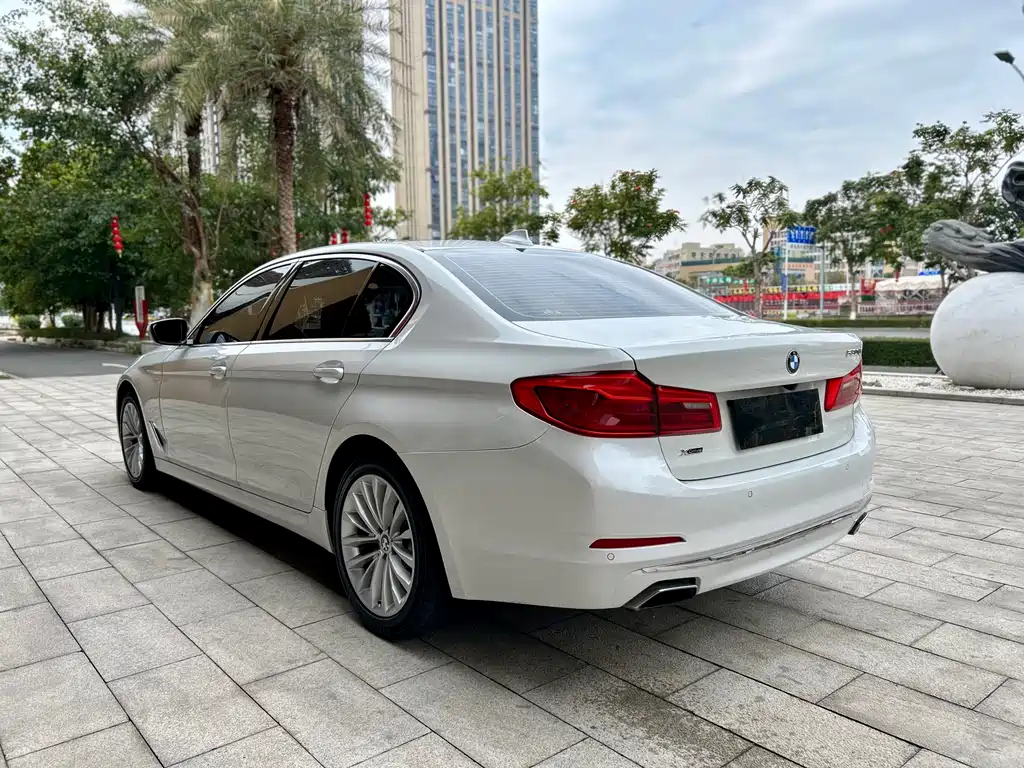 BMW 5 Series — фото 5