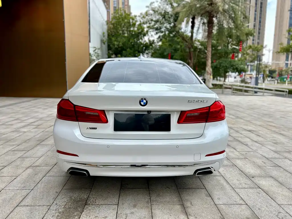 BMW 5 Series — фото 6