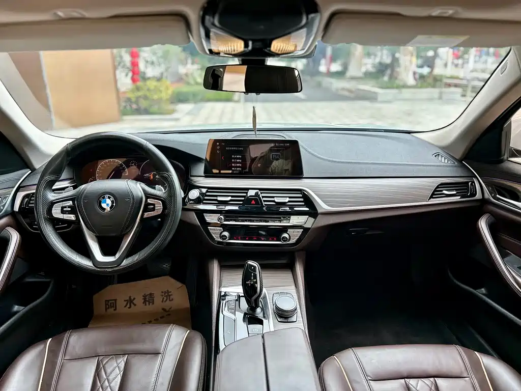 BMW 5 Series — фото 9