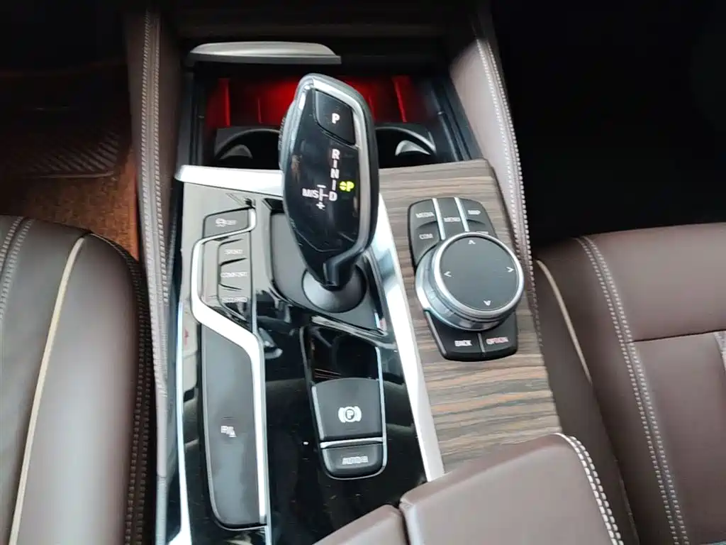 BMW 5 Series — фото 14