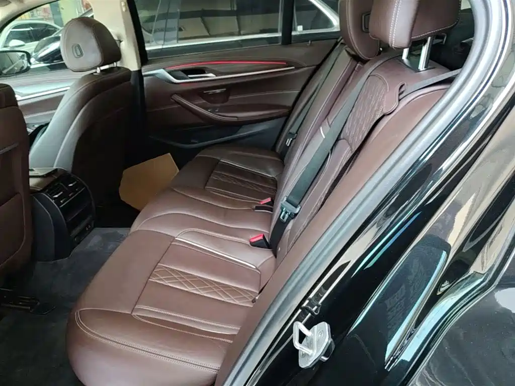 BMW 5 Series — фото 17