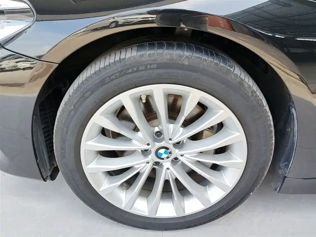 BMW 5 Series — фото 23
