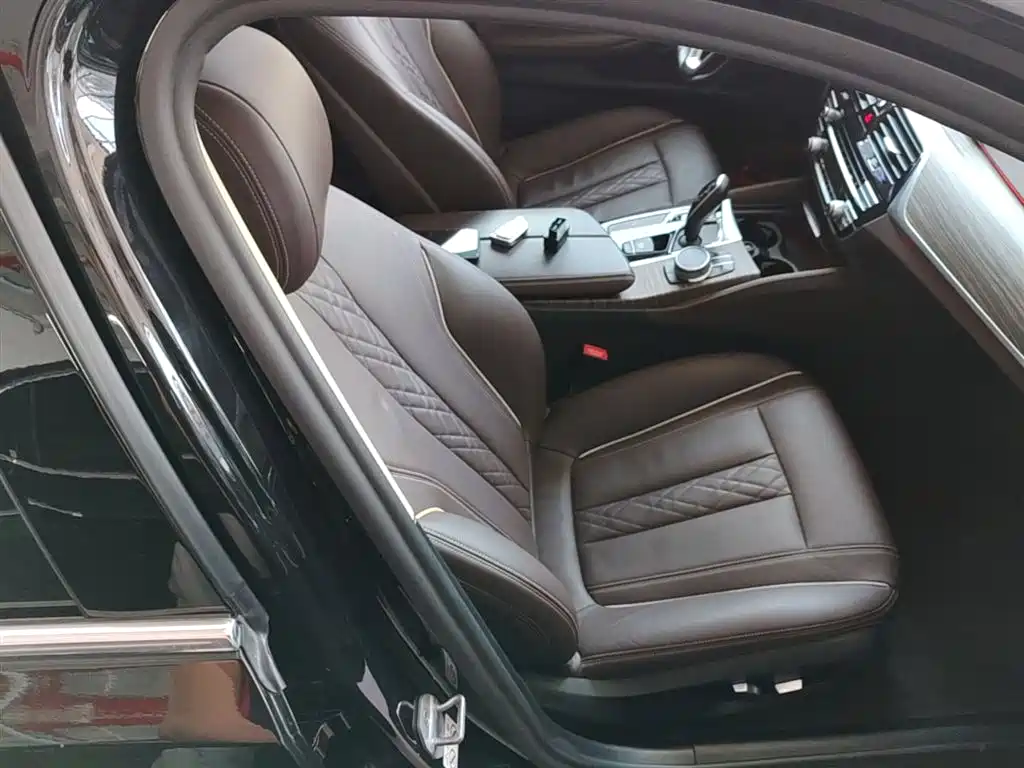 BMW 5 Series — фото 25