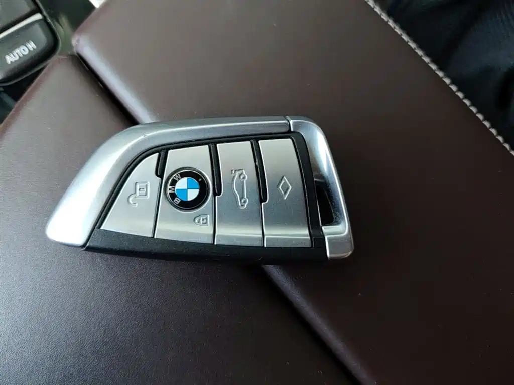 BMW 5 Series — фото 9