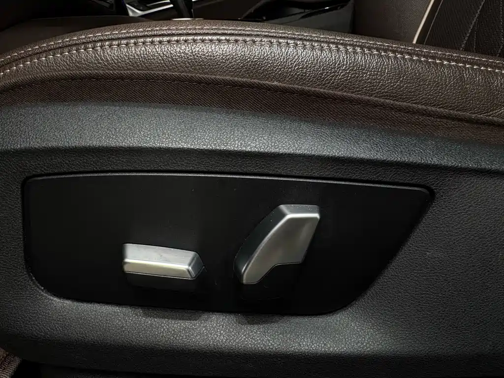 BMW 5 Series — фото 14