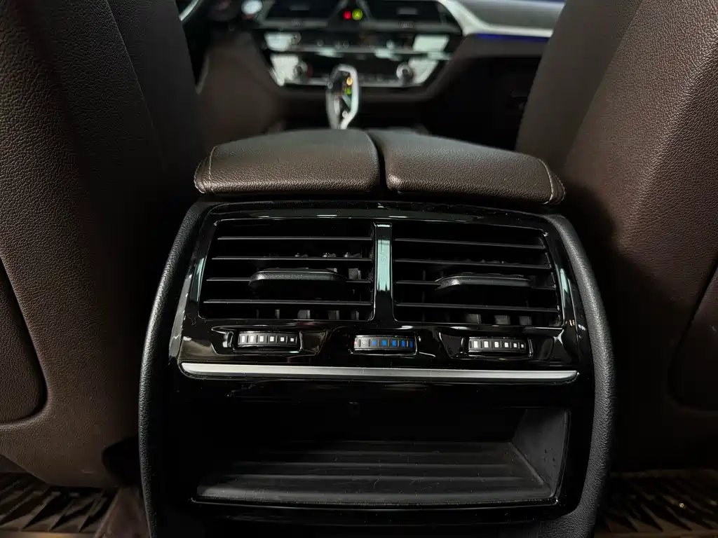 BMW 5 Series — фото 20
