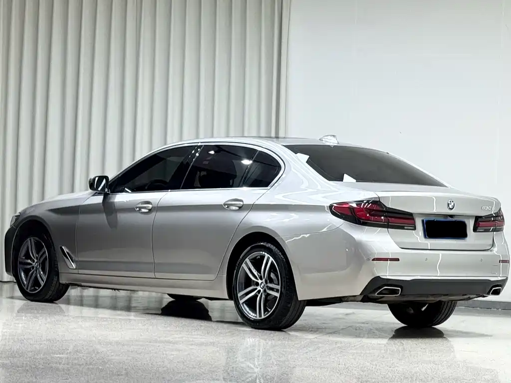 BMW 5 Series — фото 4