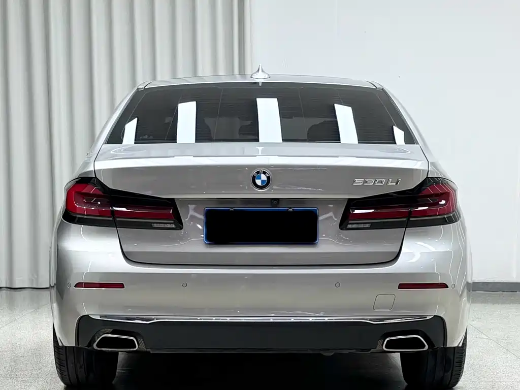 BMW 5 Series — фото 5