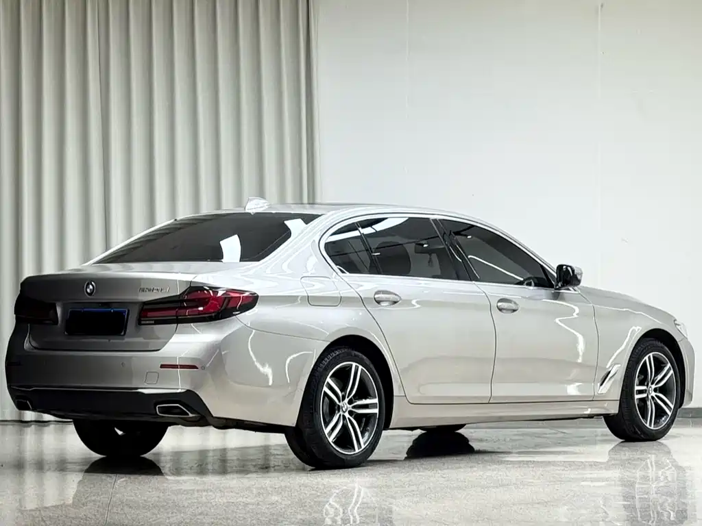 BMW 5 Series — фото 6