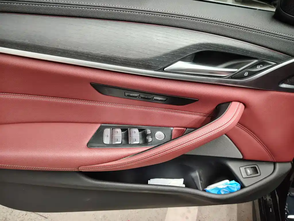 BMW 5 Series — фото 17