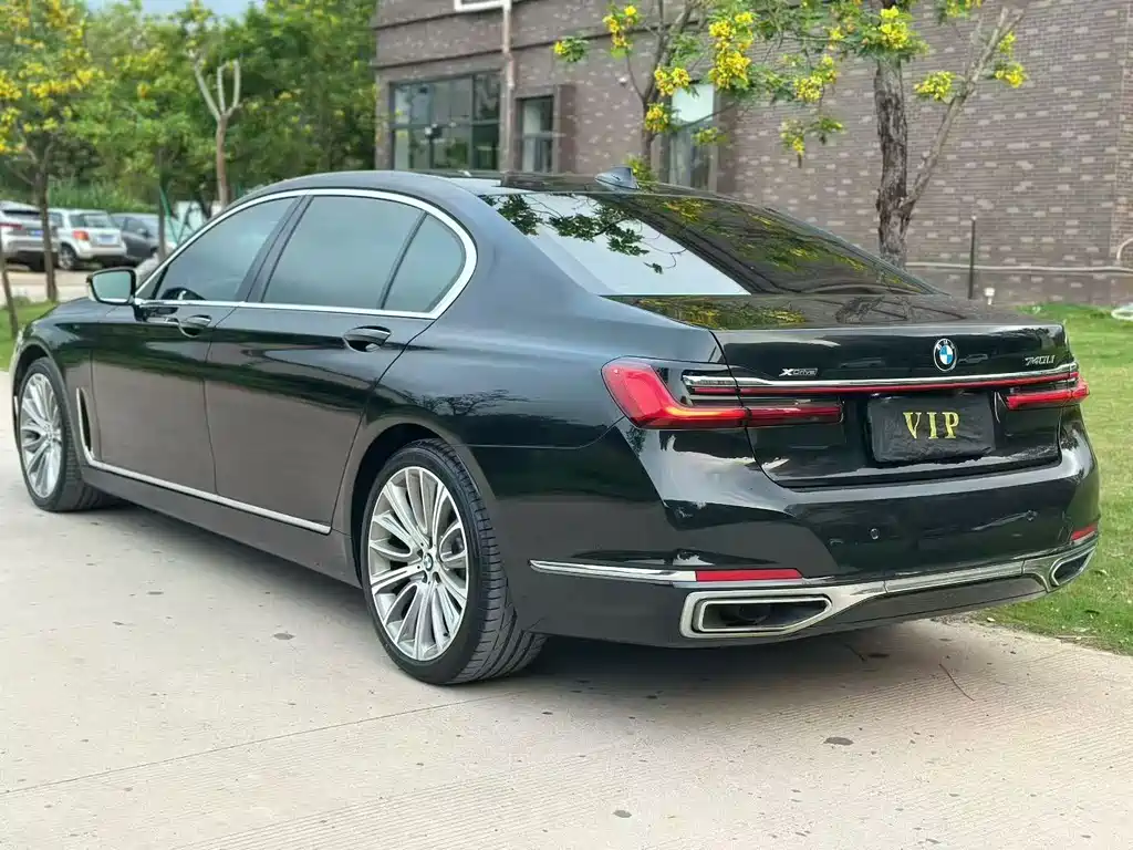 BMW 7 Series — фото 5