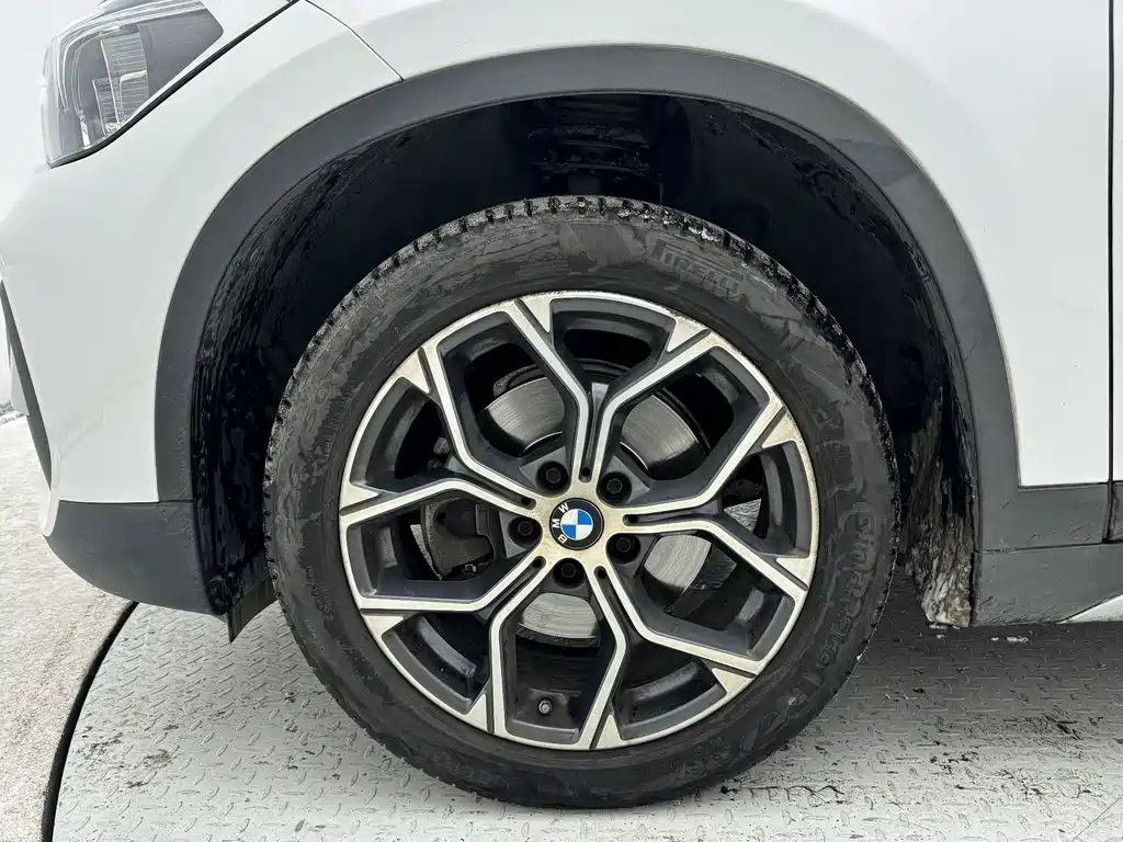 BMW X1 — фото 8