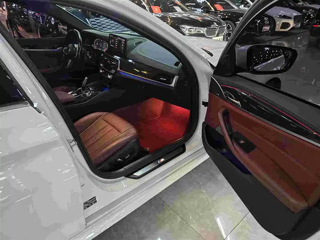 BMW 5 Series — фото 10