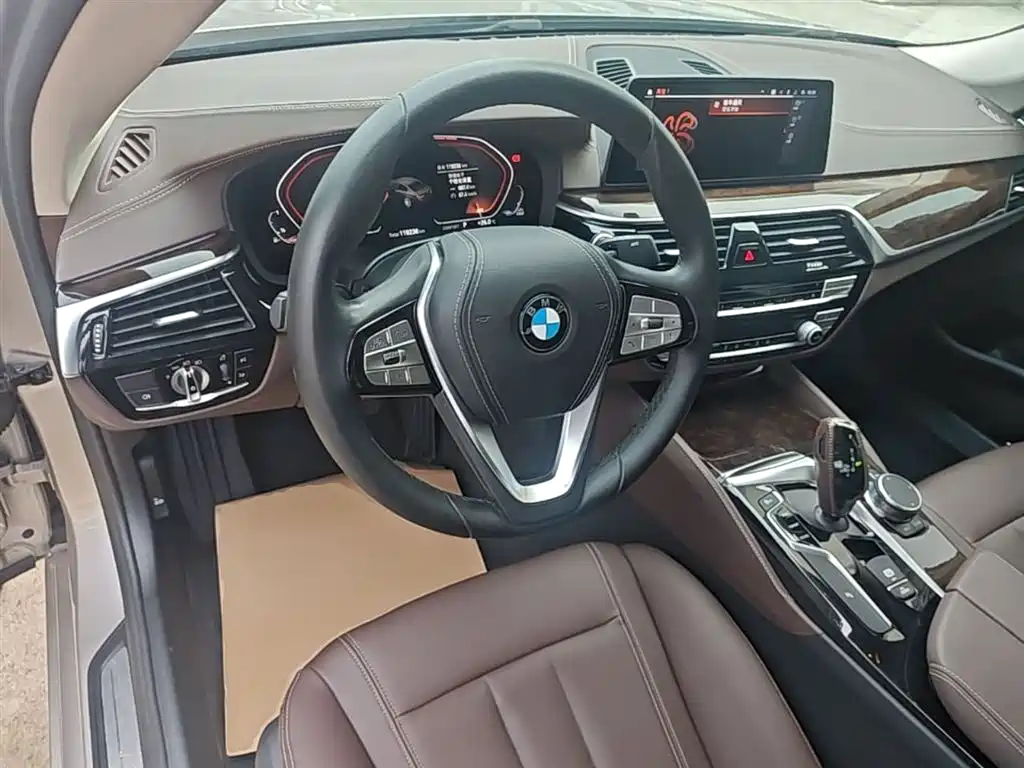 BMW 5 Series — фото 11
