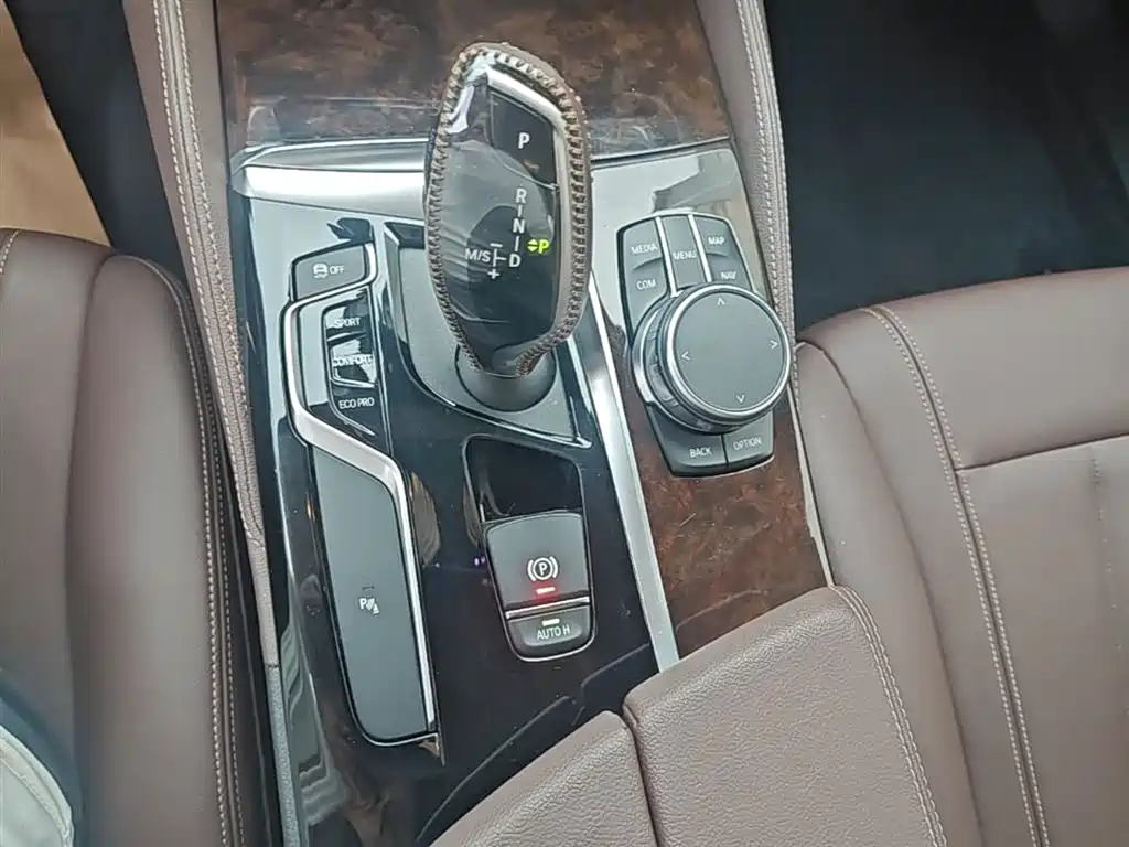 BMW 5 Series — фото 14