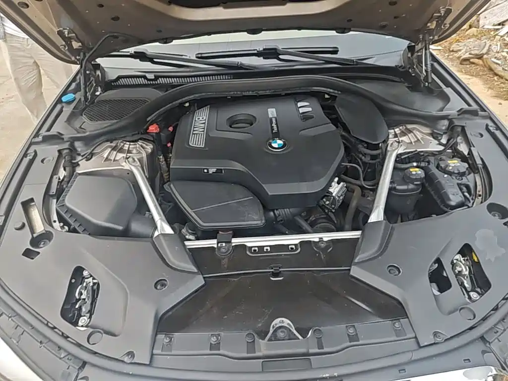 BMW 5 Series — фото 15