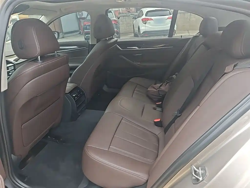 BMW 5 Series — фото 17