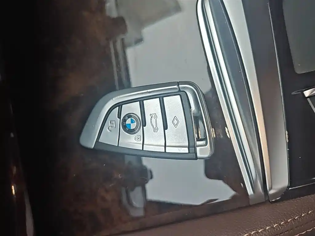 BMW 5 Series — фото 9