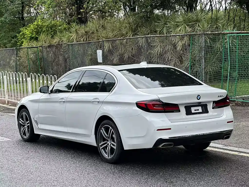 BMW 5 Series — фото 3