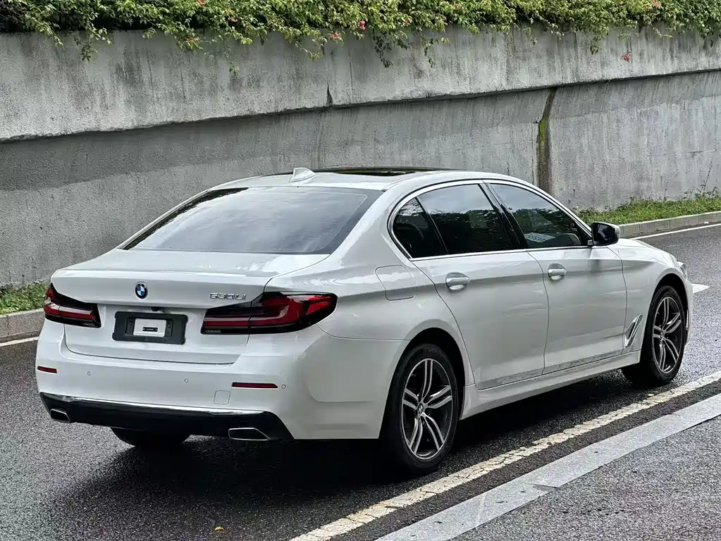 BMW 5 Series — фото 5