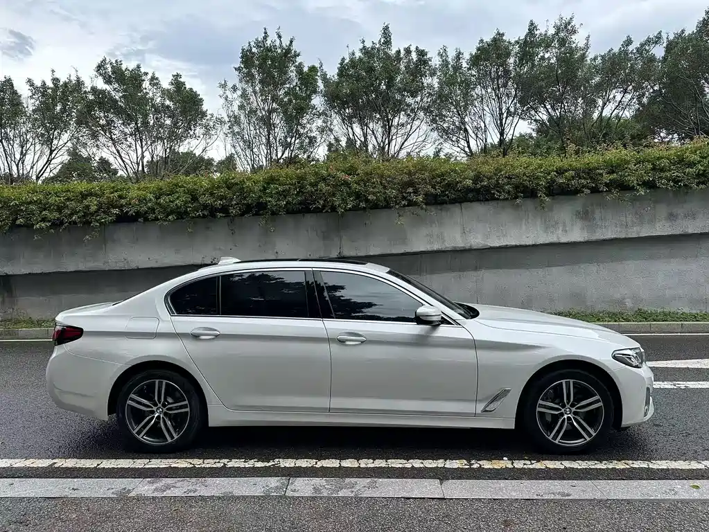 BMW 5 Series — фото 6