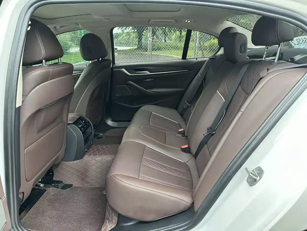 BMW 5 Series — фото 10
