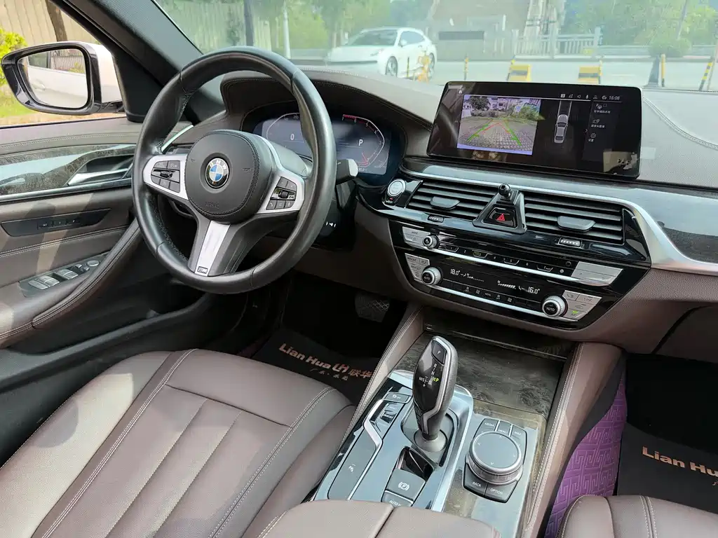 BMW 5 Series — фото 13