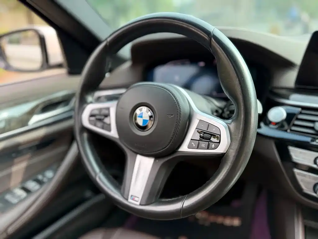 BMW 5 Series — фото 14