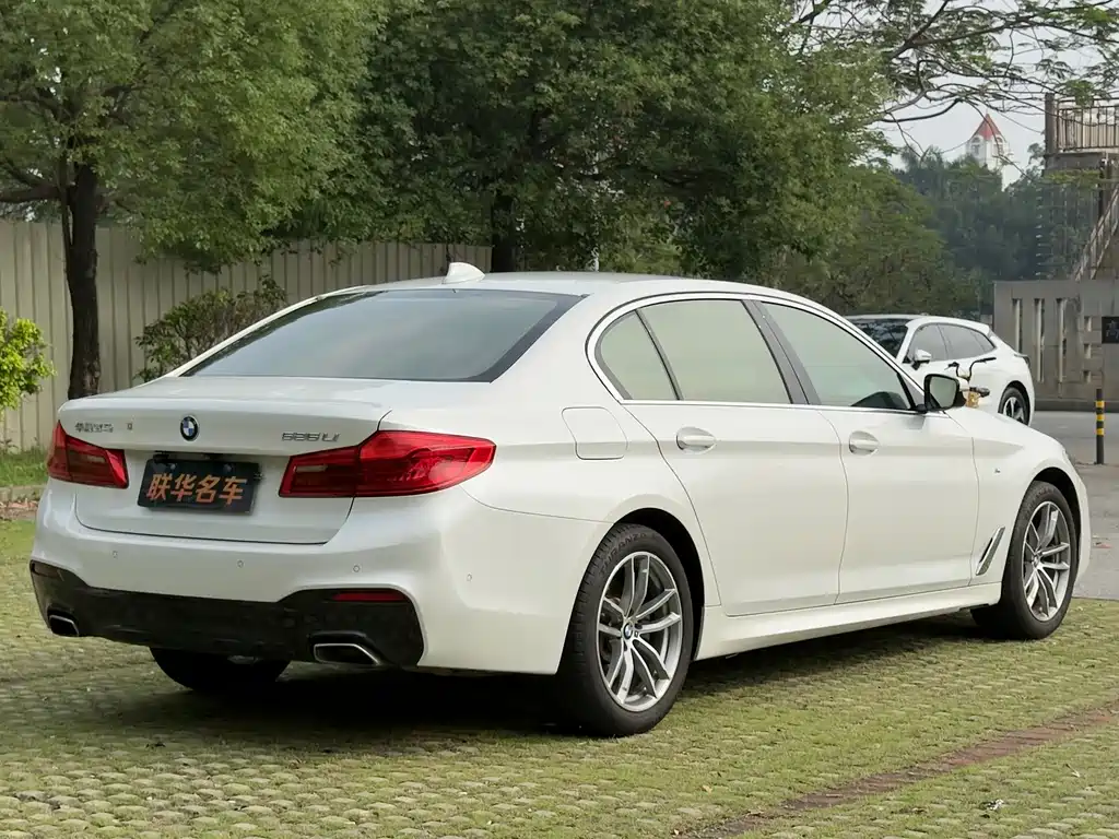 BMW 5 Series — фото 22