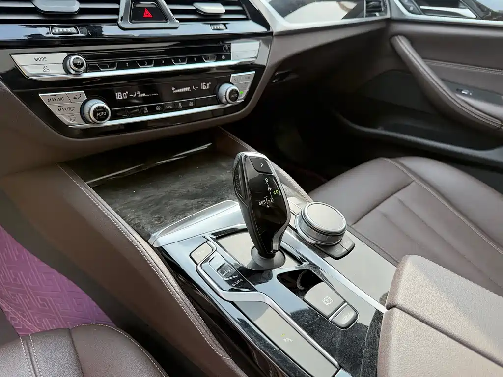 BMW 5 Series — фото 10
