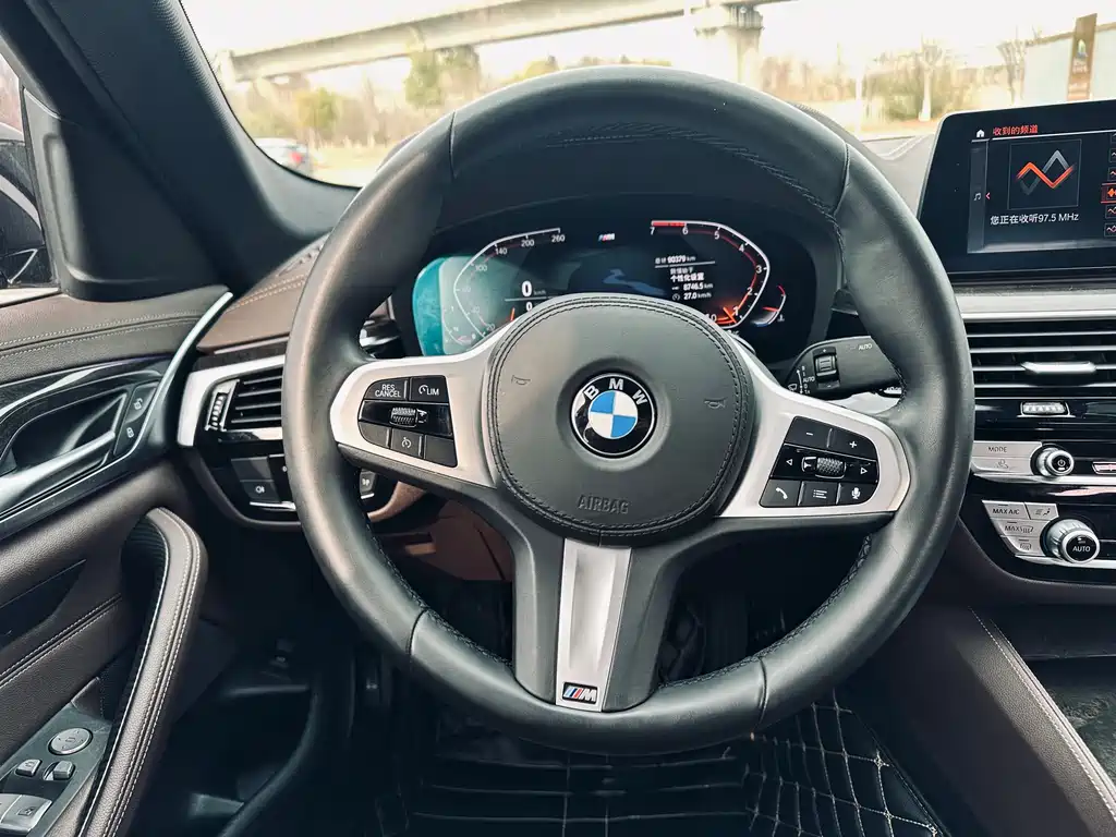 BMW 5 Series — фото 11