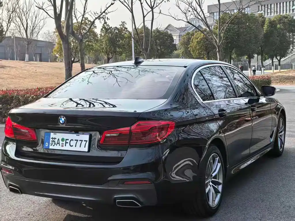 BMW 5 Series — фото 15