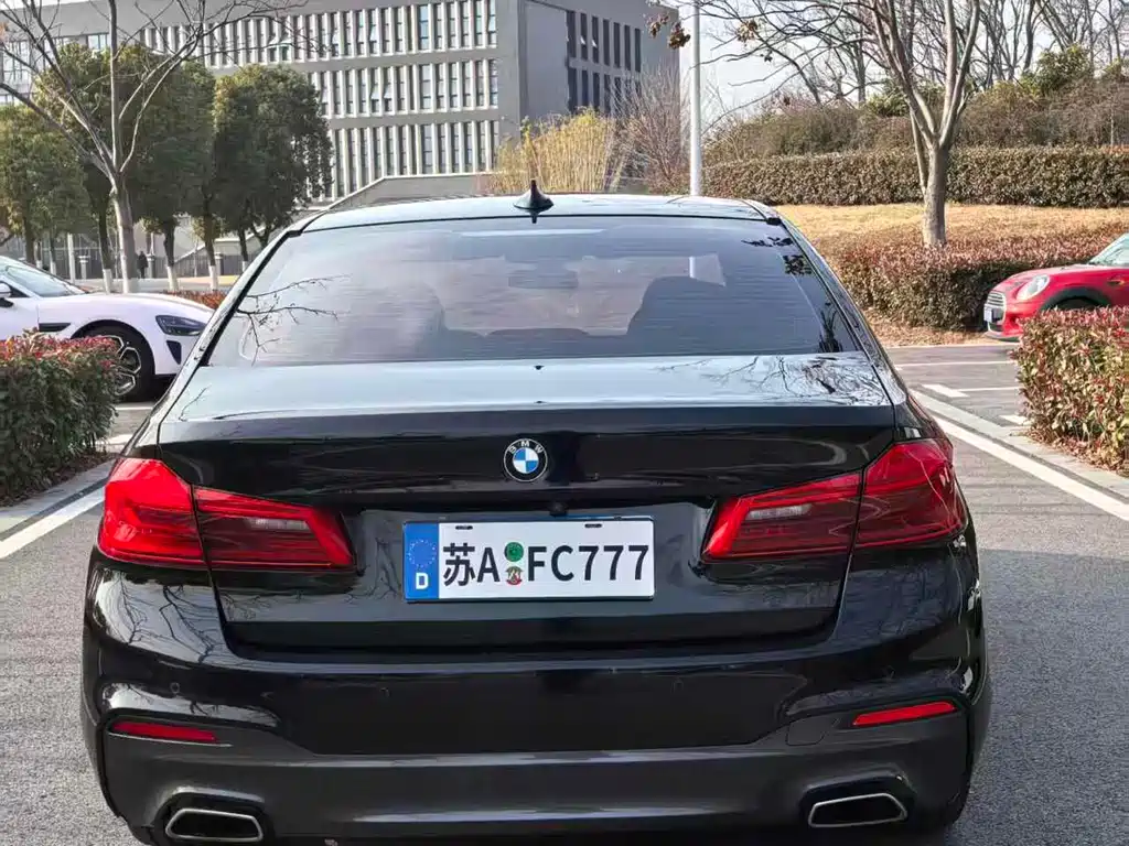 BMW 5 Series — фото 17