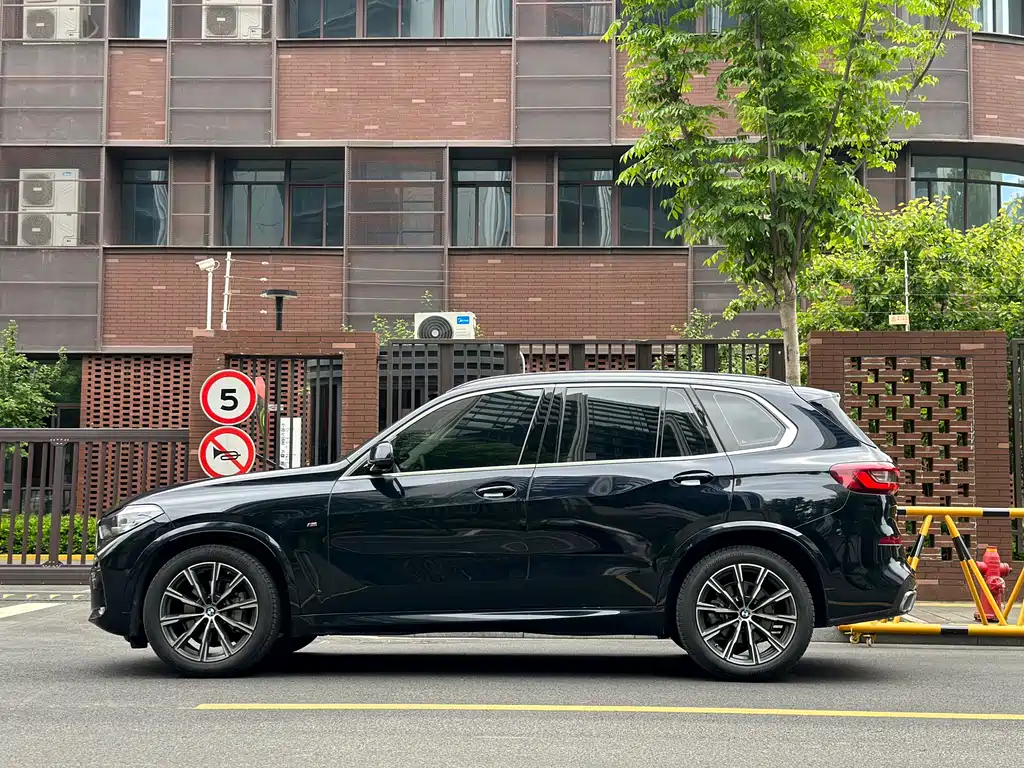 BMW X5 (Import) — фото 4