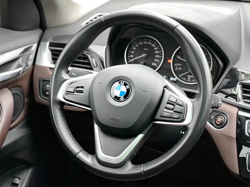 BMW X1 — фото 11