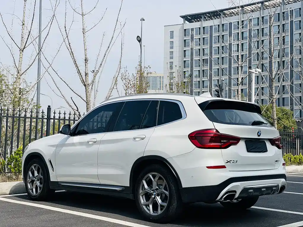 BMW X3 — фото 9