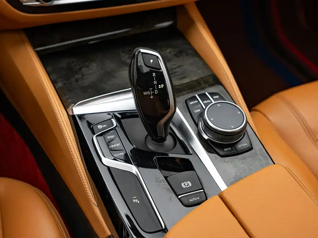 BMW 5 Series — фото 10