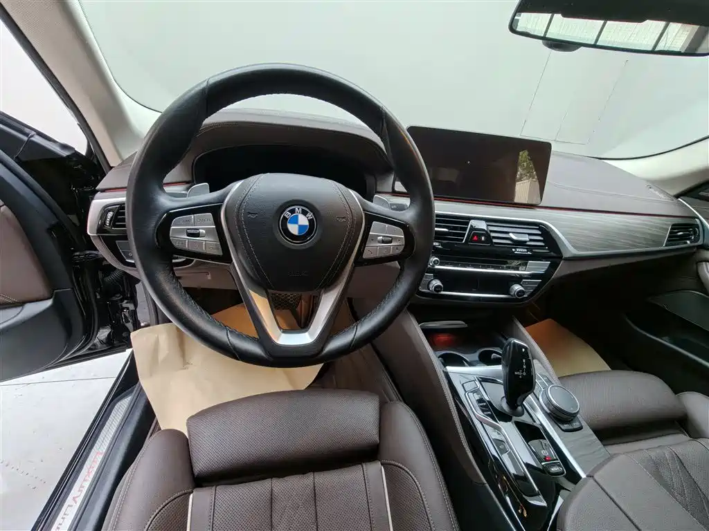 BMW 5 Series — фото 8