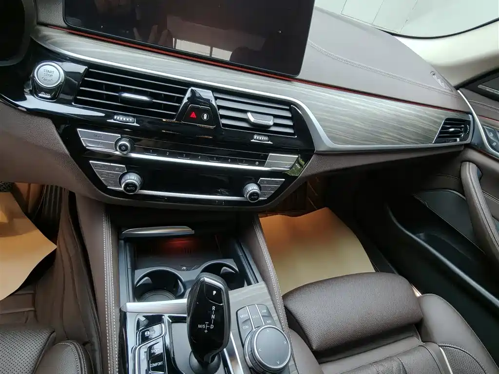 BMW 5 Series — фото 9